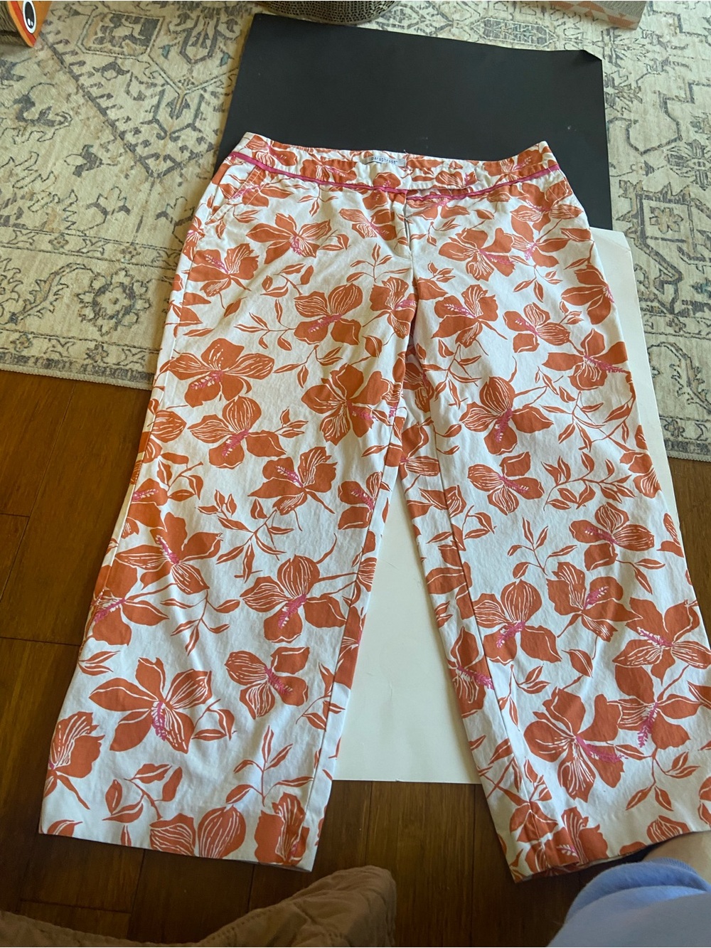 Paraphrase White Wide-Leg Crop Pants with Orange Floral Print